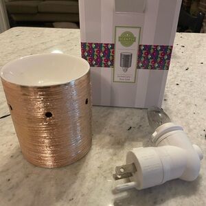 SCENTSY mini  Etched Core- Rose Gold warmer